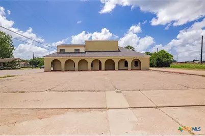 708 E Goodwin Avenue, Victoria, TX 77901 - Photo 1