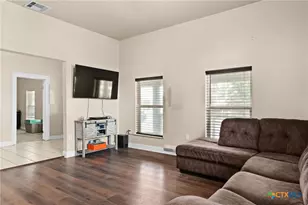 607 S Main St, Lampasas, TX 76550 - Photo 4