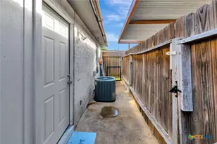 215 Chantilly St, Victoria, TX 77904 - Photo 32