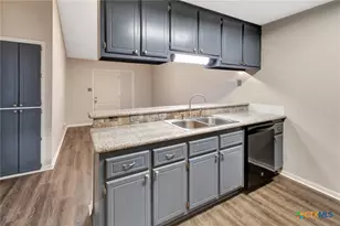 215 Chantilly St, Victoria, TX 77904 - Photo 16