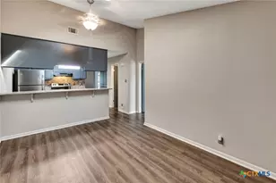 215 Chantilly St, Victoria, TX 77904 - Photo 6