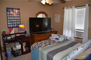 210 Meadow Ln, Martindale, TX 78655 - Photo 10