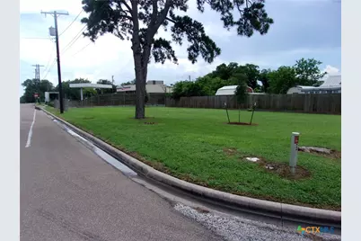 507 E River Street, Victoria, TX 77901 - Photo 2