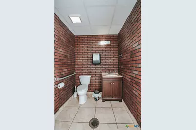 6801 N Navarro Street #A, Victoria, TX 77904 - Photo 10