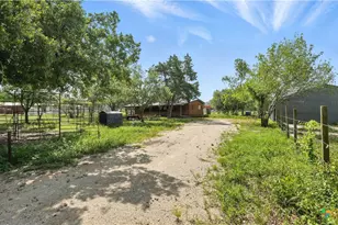 275 & 279 Cross Rd, Kingsbury, TX 78638 - Photo 2