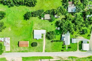 507 E 1st St, Cameron, TX 76520 - Photo 26