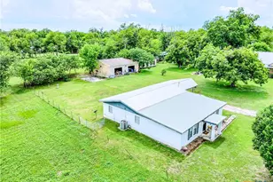 507 E 1st St, Cameron, TX 76520 - Photo 28