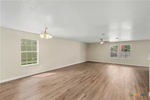 671 NW Crossing Dr, New Braunfels, TX 78130 - Photo 10