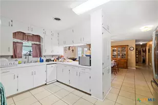 508 W Johnson St, Cuero, TX 77954 - Photo 8