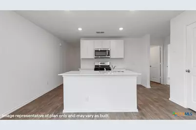 915 Prince Albert, Seguin, TX 78155 - Photo 4