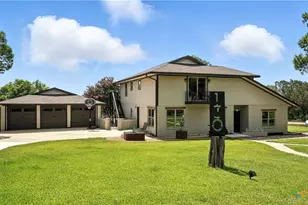 130 Oak Ridge Dr, New Braunfels, TX 78132 - Photo 2