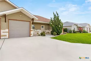 152 Navarro Xing, Seguin, TX 78155 - Photo 2