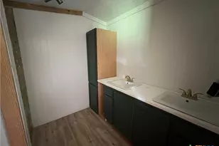 408 Debbie St, Victoria, TX 77905 - Photo 14