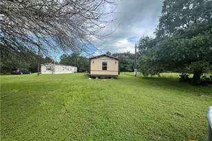 408 Debbie St, Victoria, TX 77905 - Photo 2