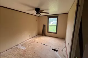 408 Debbie St, Victoria, TX 77905 - Photo 8