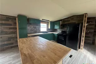 408 Debbie St, Victoria, TX 77905 - Photo 10