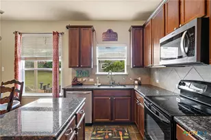 326 Comal Run, Hutto, TX 78634 - Photo 4