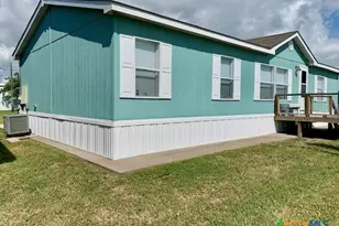 77 Blue St, Port O'Connor, TX 77982 - Photo 4