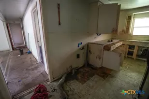 626 E Wallace St, Gonzales, TX 78629 - Photo 10