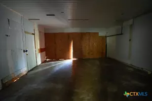 626 E Wallace St, Gonzales, TX 78629 - Photo 12