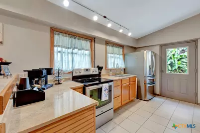 1321 E Zipp Road, New Braunfels, TX 78130 - Photo 18