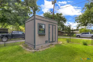 1321 E Zipp Rd, New Braunfels, TX 78130 - Photo 8