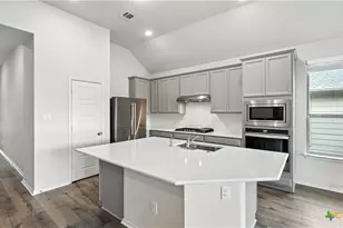 3938 Legend Park, New Braunfels, TX 78130 - Photo 4