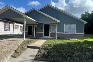 704 E 2nd St, Victoria, TX 77901 - Photo 1