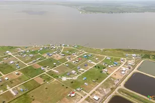 536 Sea Horse Dr, Palacios, TX 77465 - Photo 8