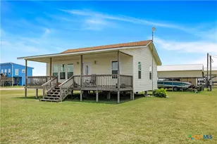 536 Sea Horse Dr, Palacios, TX 77465 - Photo 2