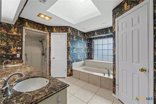 8216 Teakwood Dr, Woodway, TX 76712 - Photo 18