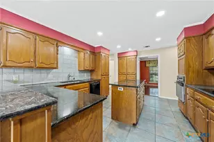 8216 Teakwood Dr, Woodway, TX 76712 - Photo 12