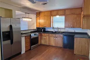 205 S College St, Troy, TX 76579 - Photo 2