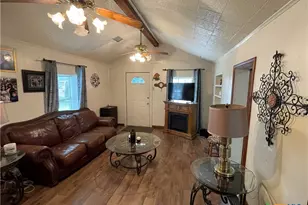 505 Pearl St, Cuero, TX 77954 - Photo 4