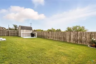 912 Bexley Dr, Seguin, TX 78155 - Photo 2