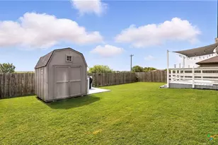 912 Bexley Dr, Seguin, TX 78155 - Photo 4