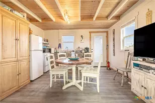 758 Margie Tewmey Rd, Port Lavaca, TX 77979 - Photo 4