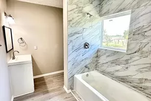 380 King Dr, Victoria, TX 77904 - Photo 8