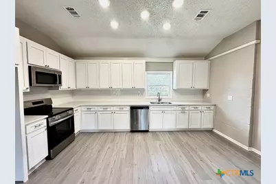 380 King Drive, Victoria, TX 77904 - Photo 6