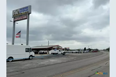 2250 S I-35 Expressway, New Braunfels, TX 78130 - Photo 16