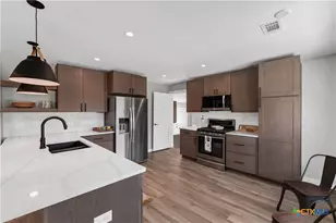 594 E South St, New Braunfels, TX 78130 - Photo 16