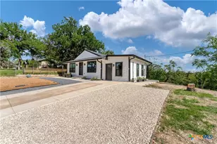 594 E South St, New Braunfels, TX 78130 - Photo 6