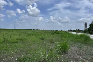 35 Ih, Jarrell, TX 76537 - Photo 18