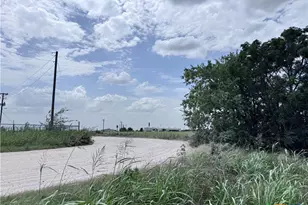 35 Ih, Jarrell, TX 76537 - Photo 24