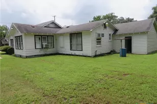 206 S Allen, Edna, TX 77957 - Photo 2