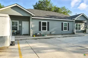 911-913 E Seideman St, Seguin, TX 78155 - Photo 4