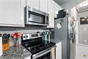 911-913 E Seideman St, Seguin, TX 78155 - Photo 10