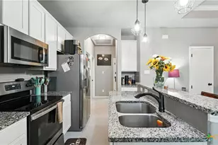 911-913 E Seideman St, Seguin, TX 78155 - Photo 12