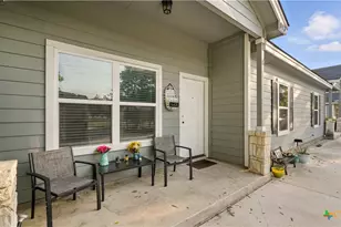 911-913 E Seideman St, Seguin, TX 78155 - Photo 2