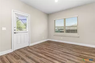 609 Community Dr, New Braunfels, TX 78132 - Photo 14